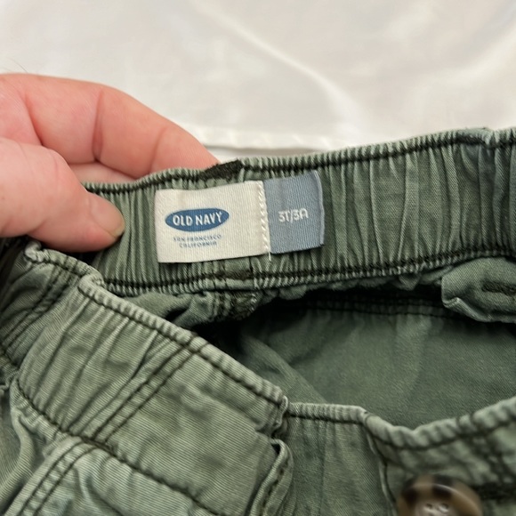 Old navy 3t green cargo shorts - Picture 3 of 3